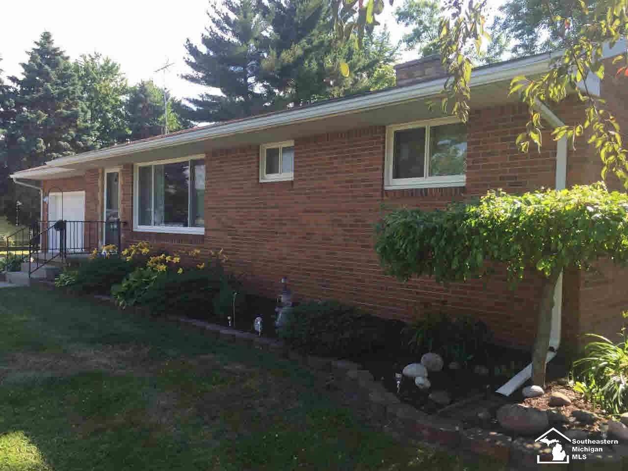 9183 Jackman Road Temperance, MI 48182 - Photo 3 of 14 21184213-2.JPG