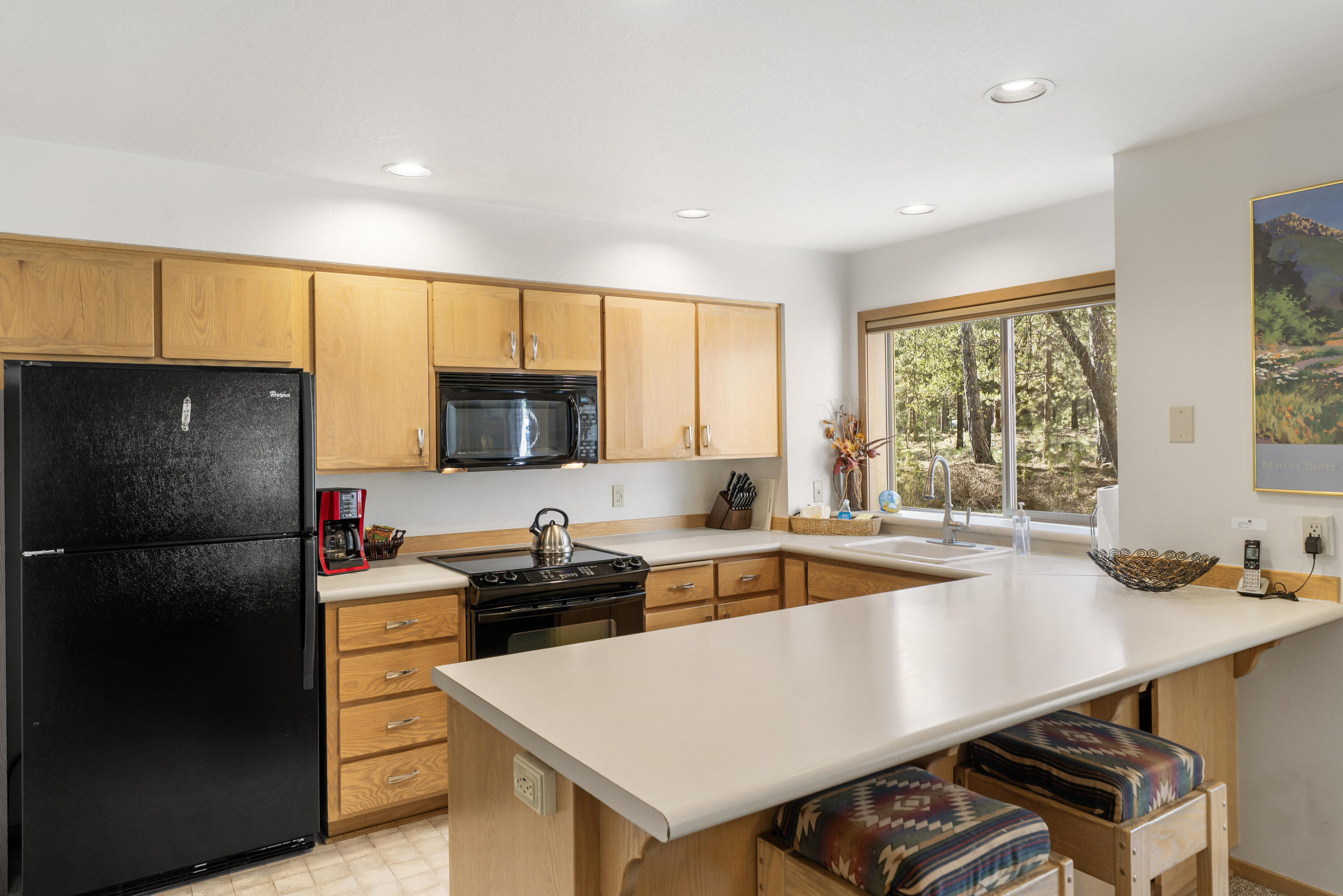 57387 Beaver Ridge Loop, Unit 37 Sunriver, OR 97707 - Photo 8 of 27 17-Kitchen