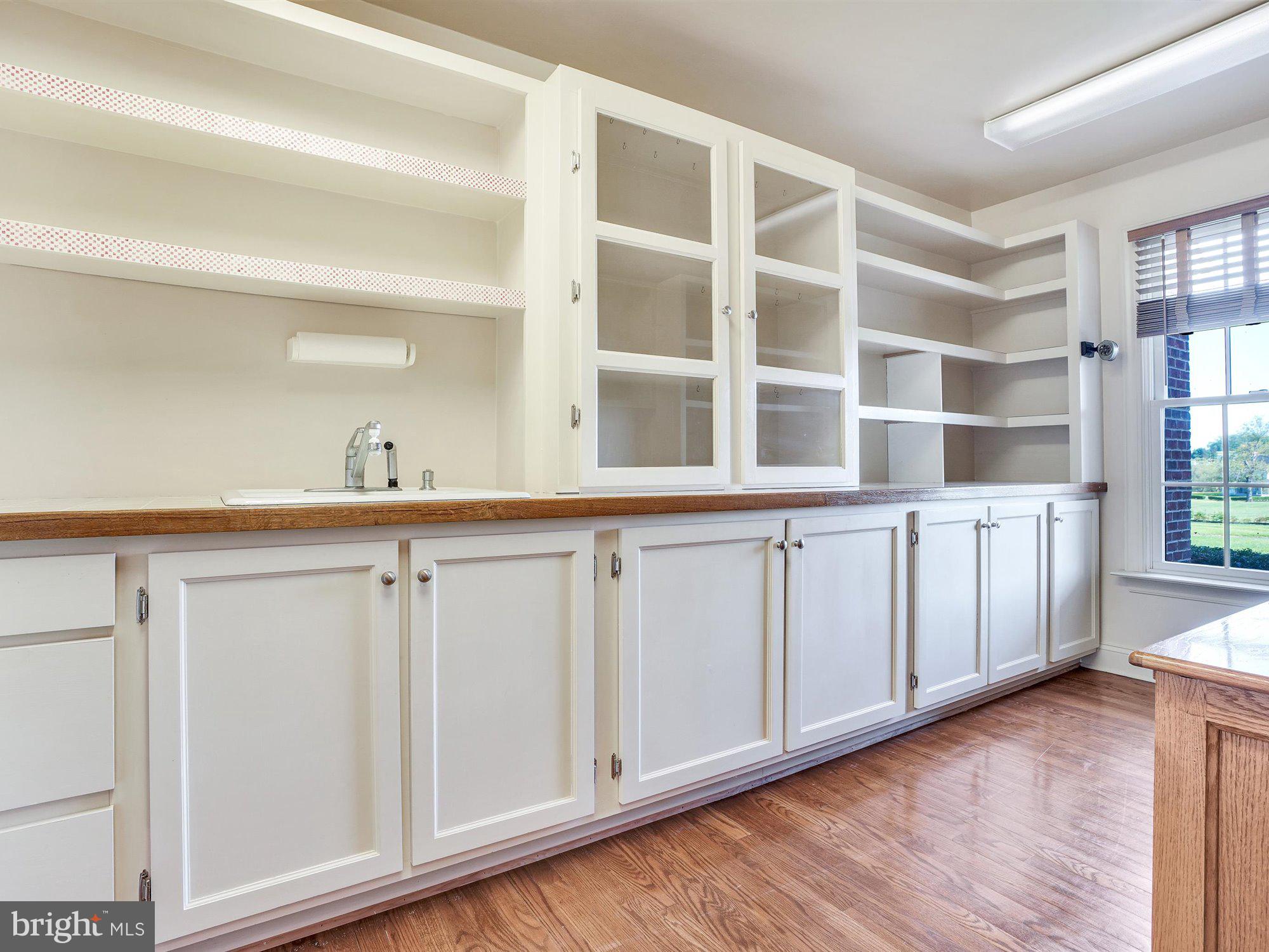 703 Norris Road Airville, PA 17302 - Photo 29 of 72 Butlers pantry with sink, glass doors