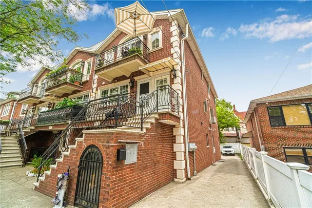 $775,000 | 57 Bay 31st Street, Unit 2A | Gravesend