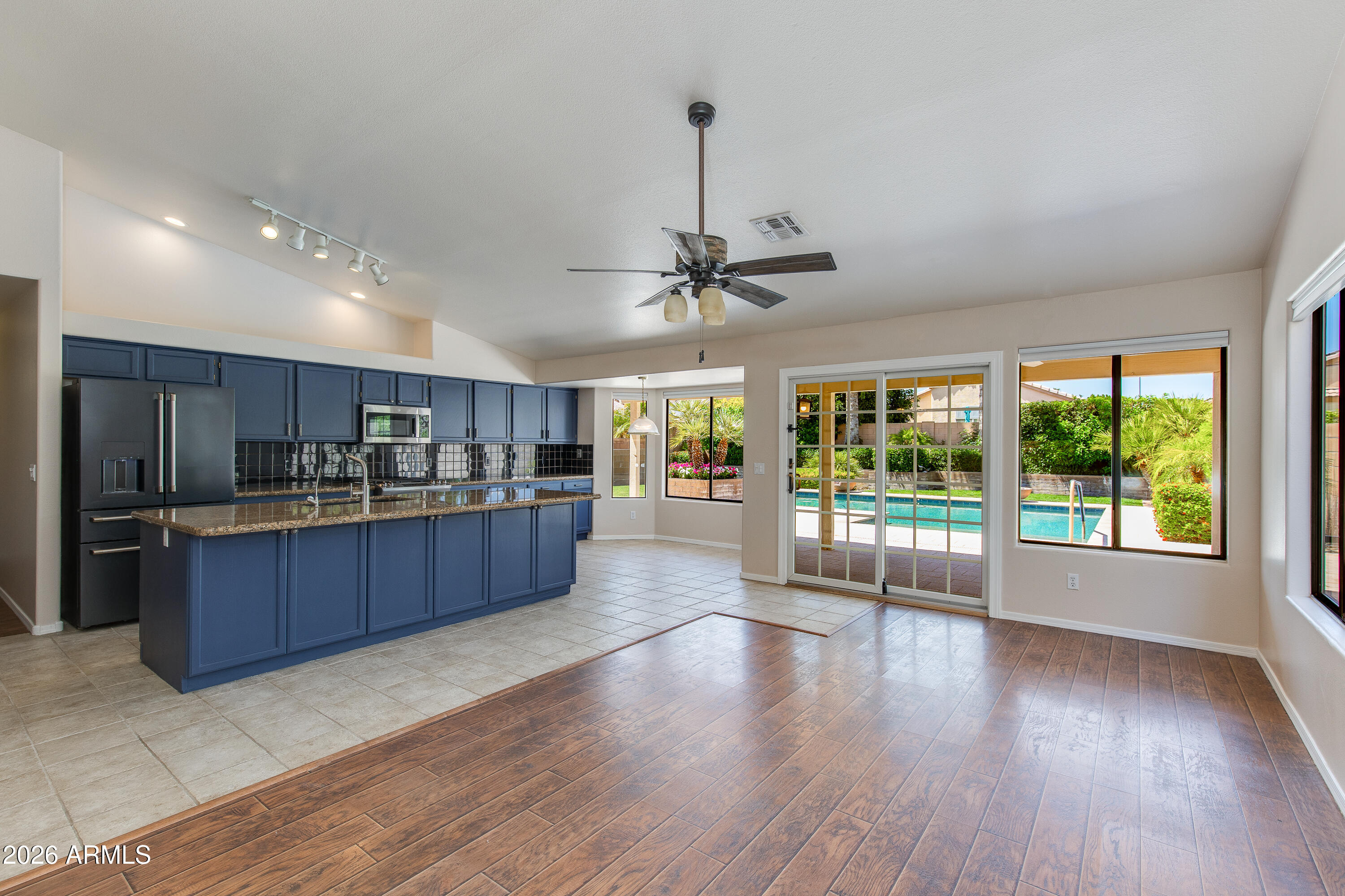 4340 East Danbury Road Phoenix, AZ 85032 - Photo 4 of 18