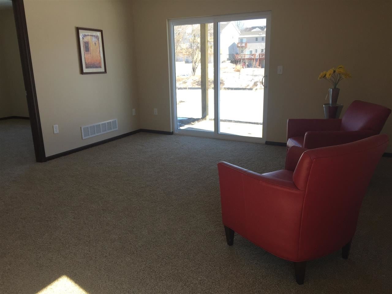 464 R RJ Drive Tiffin, IA 52340 - Photo 2 of 25 Gallery Image 2