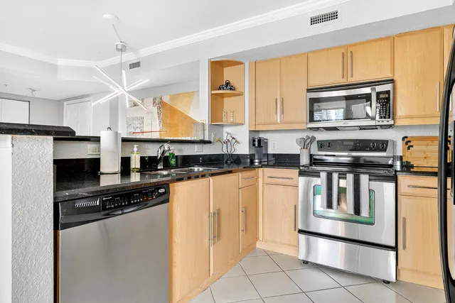 $3,250 | 1801 North Flagler Drive, Unit 704, West Palm Beach, FL 33407