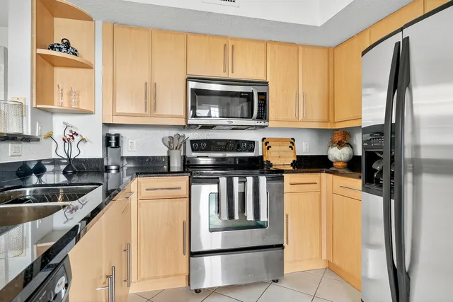 $3,250 | 1801 North Flagler Drive, Unit 704, West Palm Beach, FL 33407
