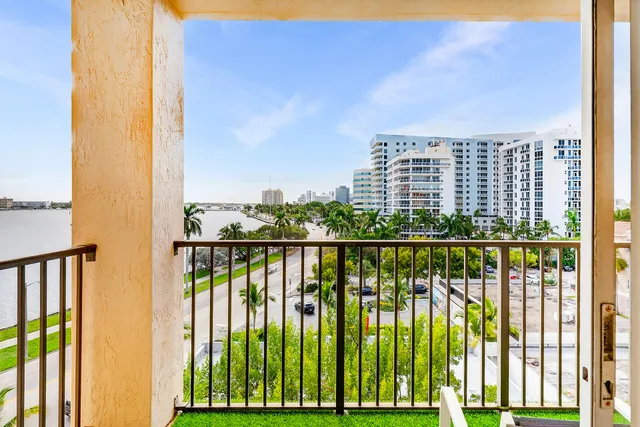 $3,250 | 1801 North Flagler Drive, Unit 704, West Palm Beach, FL 33407