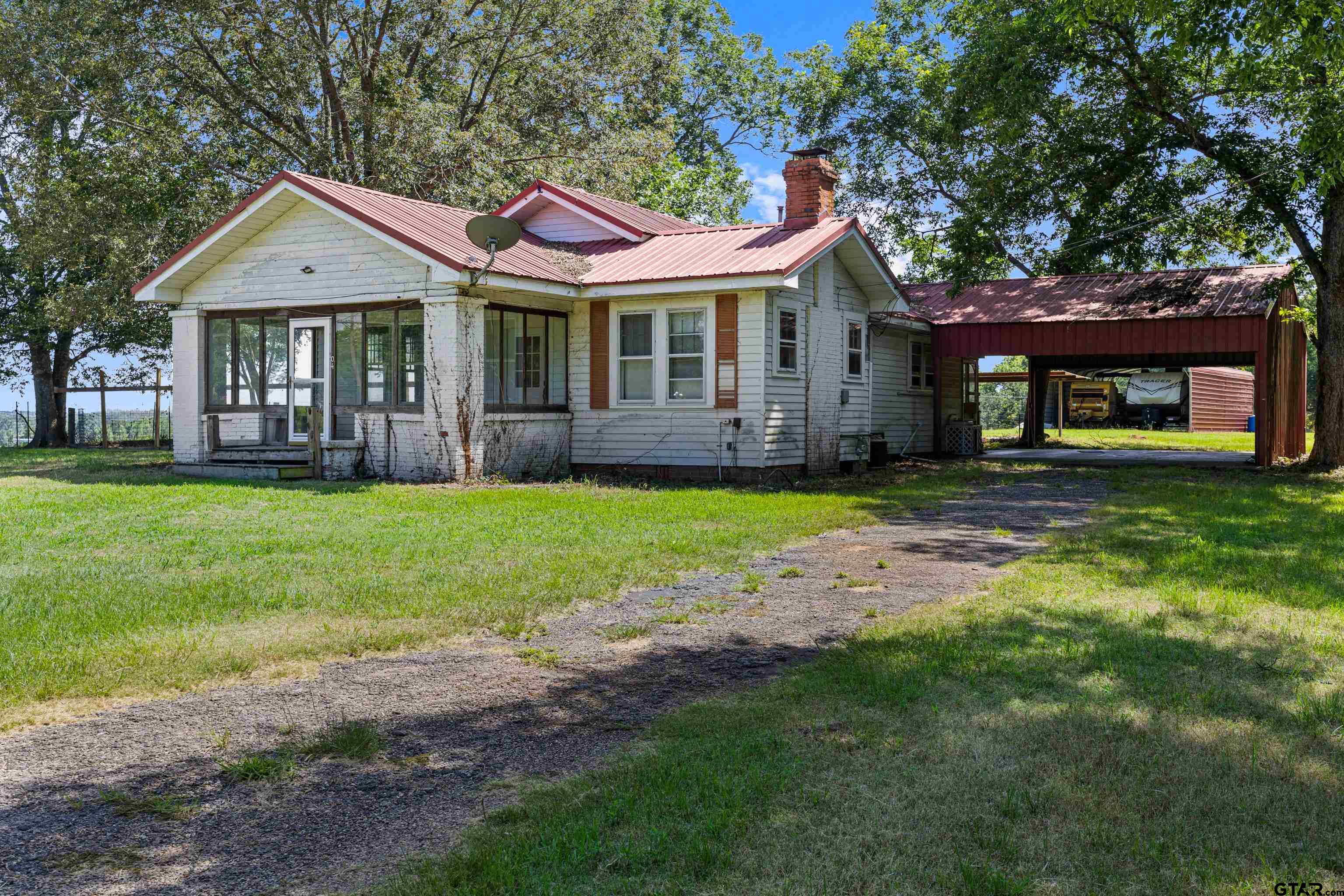 304 Daingerfield Street Naples, TX 75568 - Photo 4 of 38