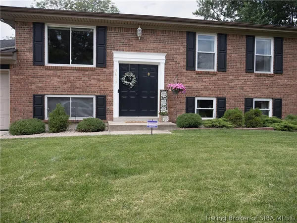 $295,000 | 3613 Doe Run Way, New Albany, IN 47150
