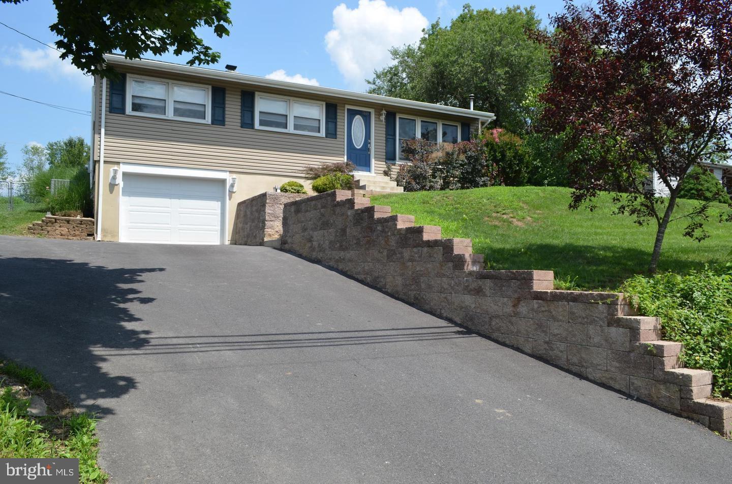 7936 Moyer Road Harrisburg, PA 17112 - Photo 2 of 37