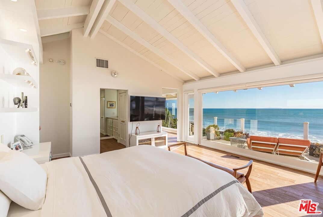 23826 Malibu Road Malibu, CA 90265 - Photo 17 of 37