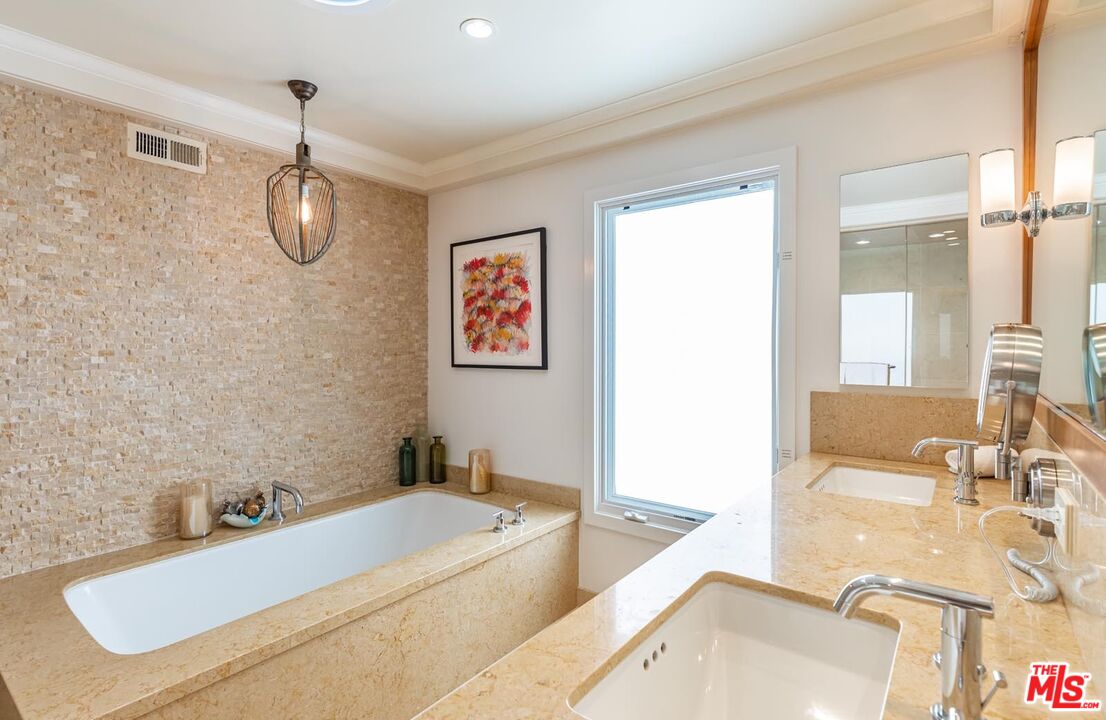 23826 Malibu Road Malibu, CA 90265 - Photo 18 of 37