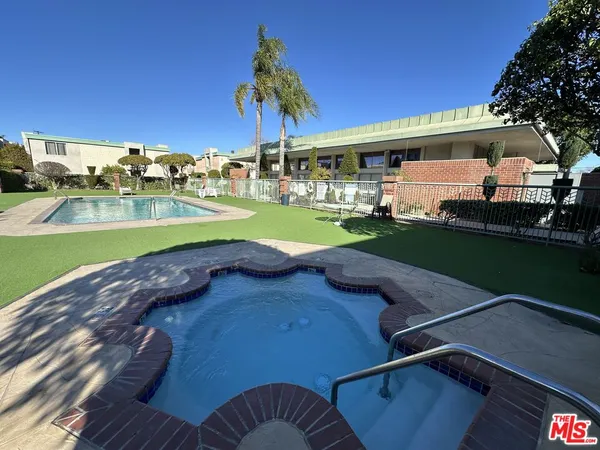 $3,850 | 5301 Balboa Boulevard, Unit F8, Encino, CA 91316