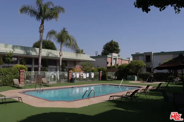 $3,850 | 5301 Balboa Boulevard, Unit F8, Encino, CA 91316