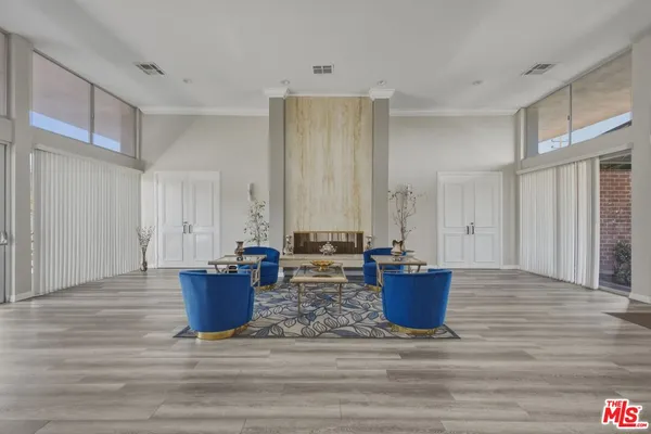 $3,500 | 5301 Balboa Boulevard, Unit F8, Encino, CA 91316