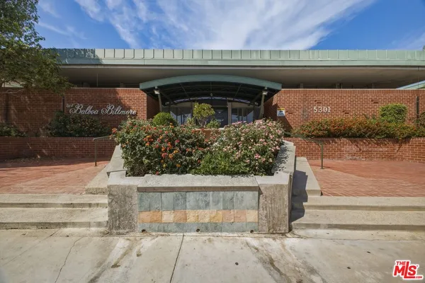 $3,500 | 5301 Balboa Boulevard, Unit F8, Encino, CA 91316