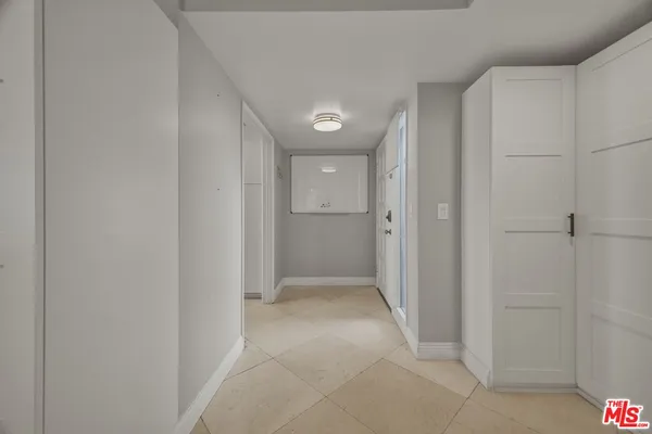 $3,500 | 5301 Balboa Boulevard, Unit F8, Encino, CA 91316