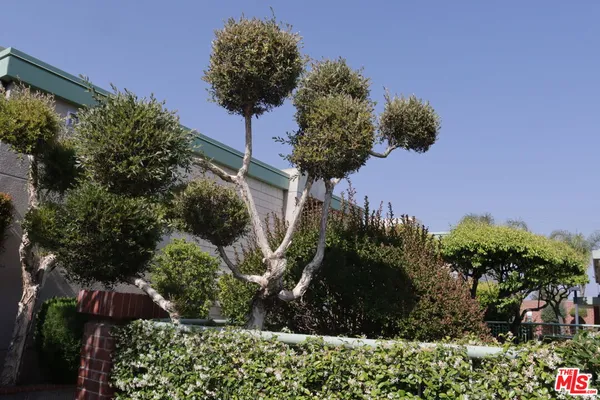 $3,850 | 5301 Balboa Boulevard, Unit F8, Encino, CA 91316