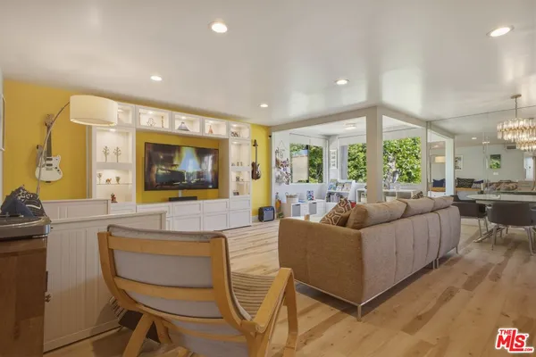 $3,500 | 5301 Balboa Boulevard, Unit F8, Encino, CA 91316