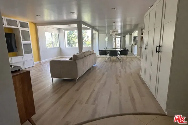 $3,850 | 5301 Balboa Boulevard, Unit F8, Encino, CA 91316