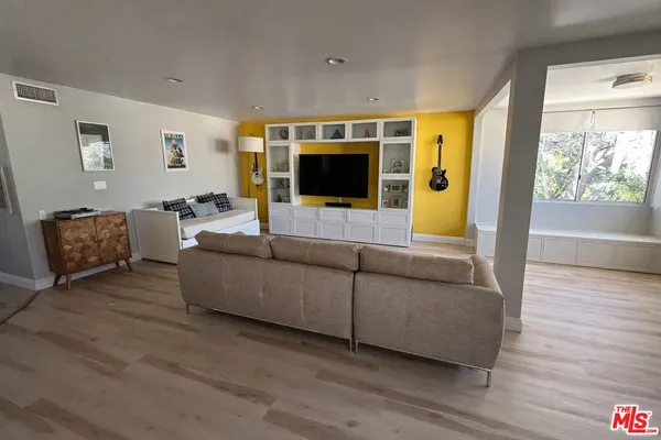 $3,850 | 5301 Balboa Boulevard, Unit F8, Encino, CA 91316