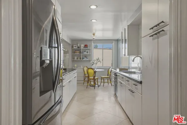 $3,500 | 5301 Balboa Boulevard, Unit F8, Encino, CA 91316