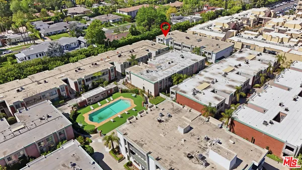 $3,500 | 5301 Balboa Boulevard, Unit F8, Encino, CA 91316