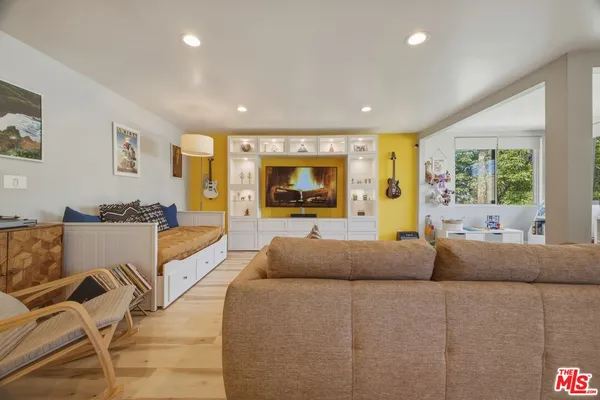 $3,500 | 5301 Balboa Boulevard, Unit F8, Encino, CA 91316