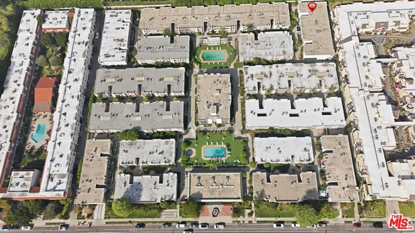 $3,500 | 5301 Balboa Boulevard, Unit F8, Encino, CA 91316