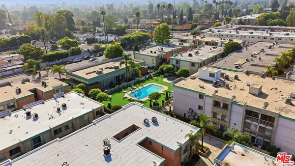 $3,500 | 5301 Balboa Boulevard, Unit F8, Encino, CA 91316