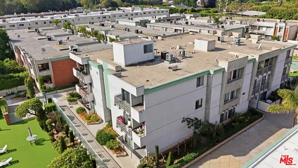 $3,500 | 5301 Balboa Boulevard, Unit F8, Encino, CA 91316