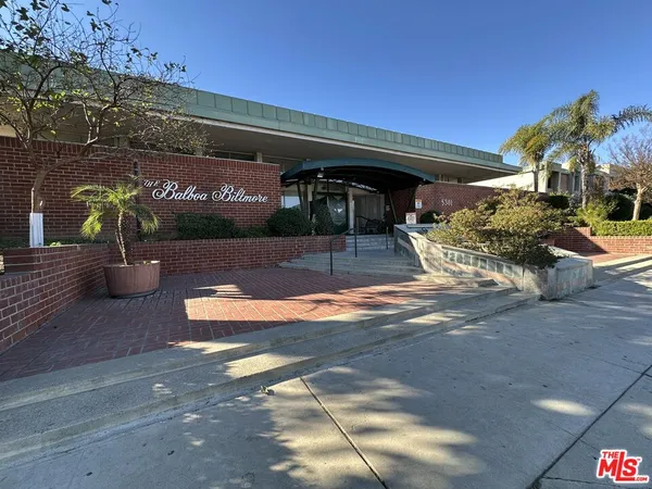 $3,850 | 5301 Balboa Boulevard, Unit F8, Encino, CA 91316