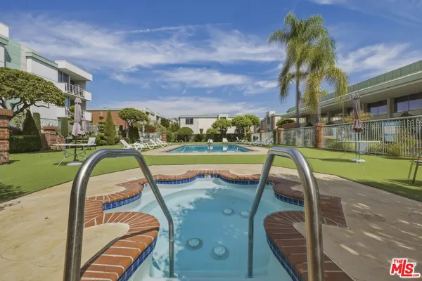 $3,500 | 5301 Balboa Boulevard, Unit F8, Encino, CA 91316