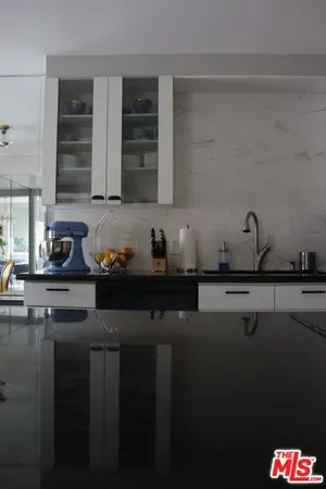 $3,850 | 5301 Balboa Boulevard, Unit F8, Encino, CA 91316