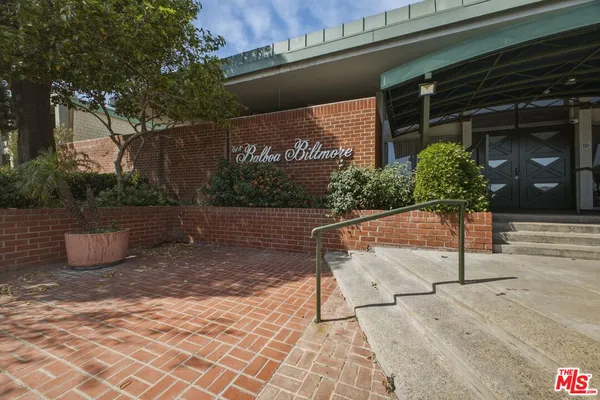 $3,500 | 5301 Balboa Boulevard, Unit F8, Encino, CA 91316