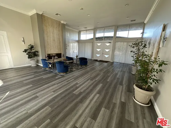 $3,850 | 5301 Balboa Boulevard, Unit F8, Encino, CA 91316