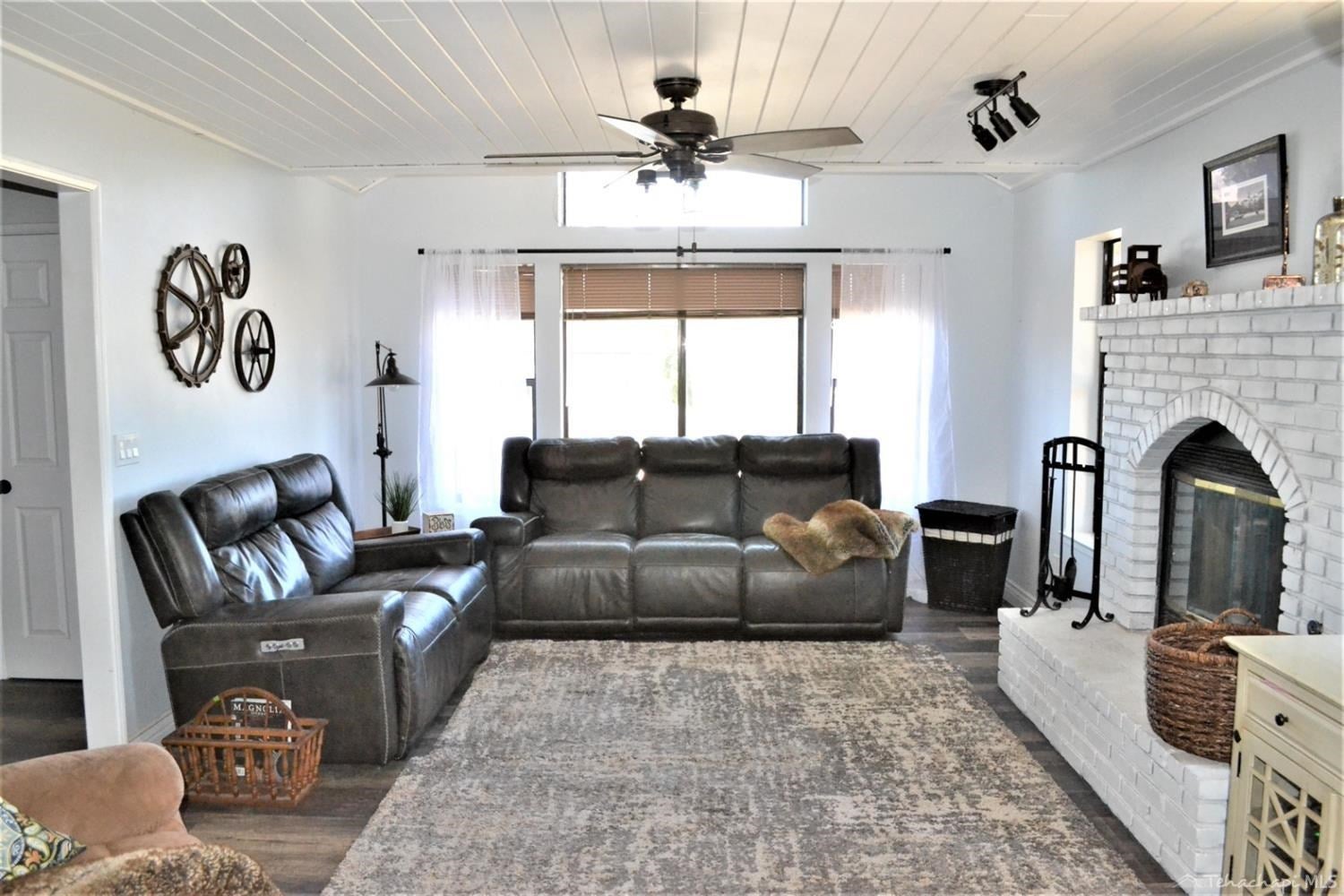 26471 Bear Valley Road Tehachapi, CA 93561 - Photo 11 of 52 Gallery Image 11