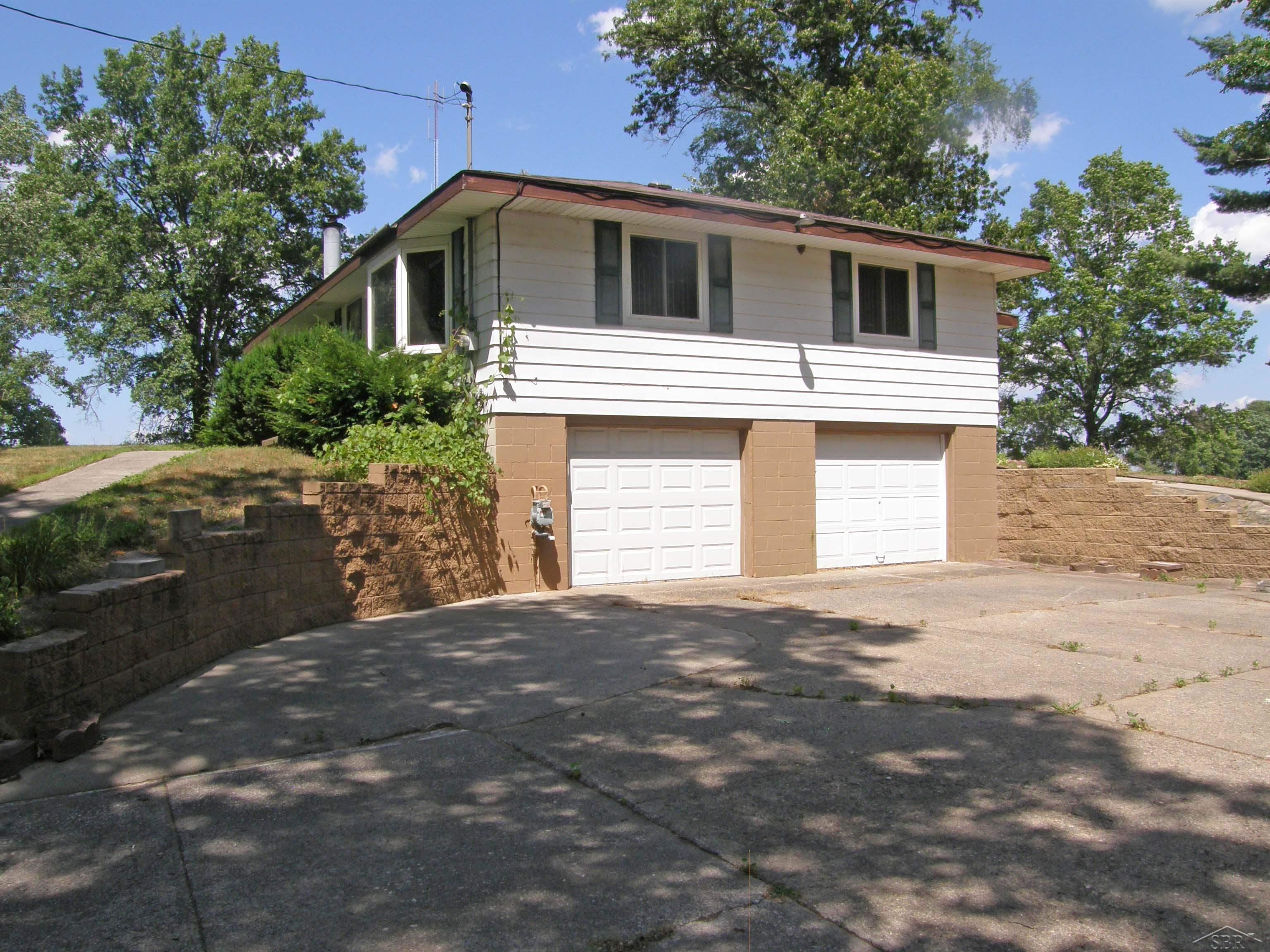 10009 Carr Road St. Charles, MI 48655 - Photo 4 of 25 50084475-3.JPG