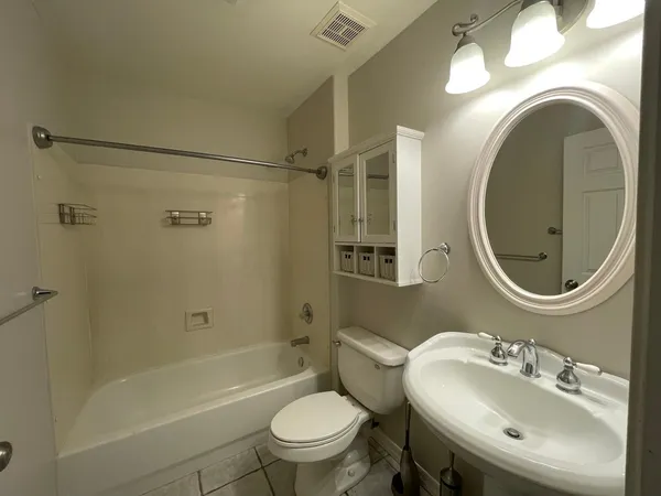 $2,700 | 21611 North 48th Place, Phoenix, AZ 85054