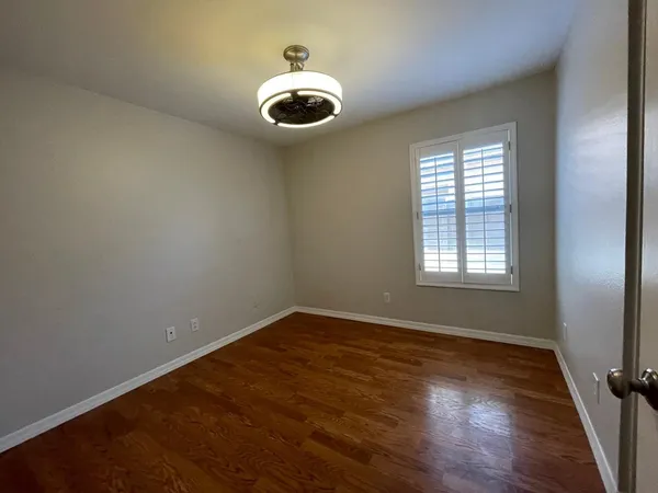 $2,700 | 21611 North 48th Place, Phoenix, AZ 85054