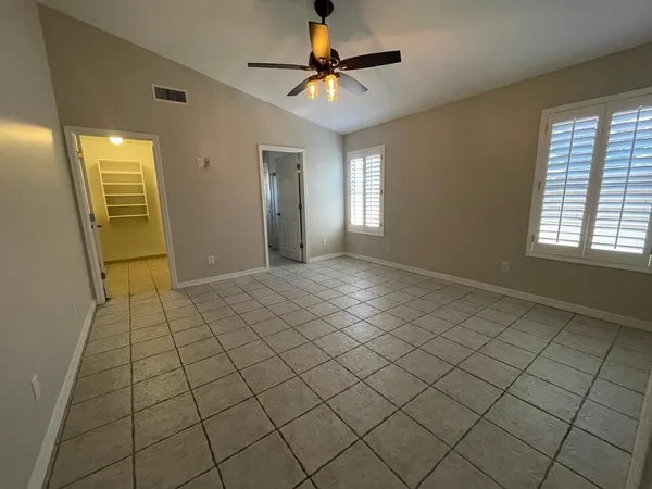 $2,700 | 21611 North 48th Place, Phoenix, AZ 85054