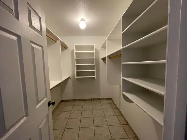 $2,700 | 21611 North 48th Place, Phoenix, AZ 85054