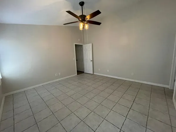 $2,700 | 21611 North 48th Place, Phoenix, AZ 85054