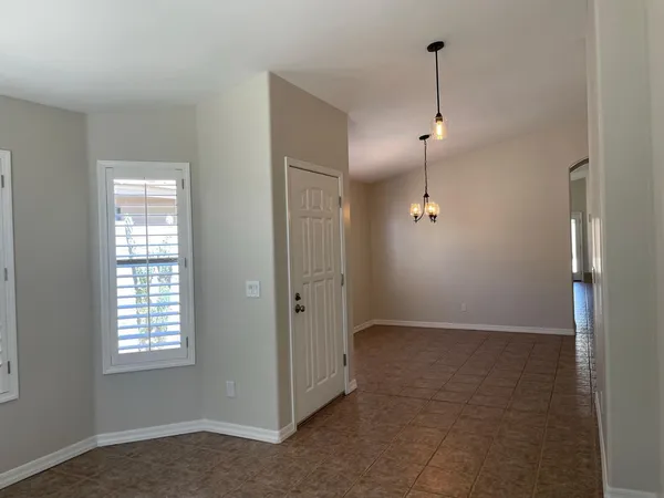 $2,700 | 21611 North 48th Place, Phoenix, AZ 85054