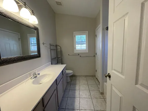 $2,700 | 21611 North 48th Place, Phoenix, AZ 85054