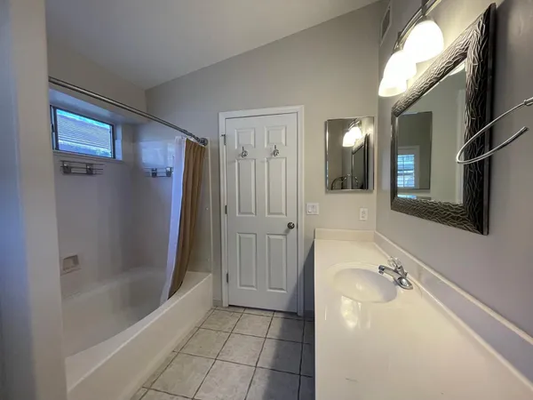 $2,700 | 21611 North 48th Place, Phoenix, AZ 85054