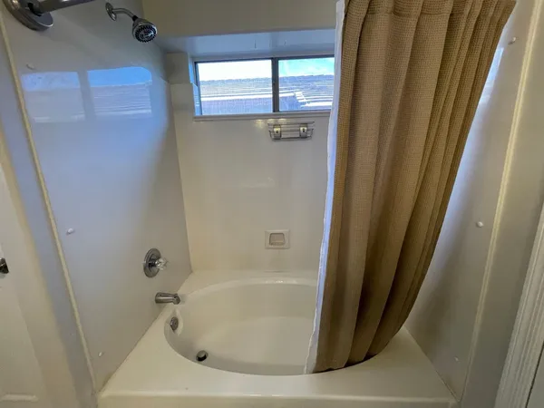 $2,700 | 21611 North 48th Place, Phoenix, AZ 85054