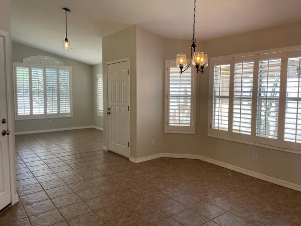 $2,700 | 21611 North 48th Place, Phoenix, AZ 85054