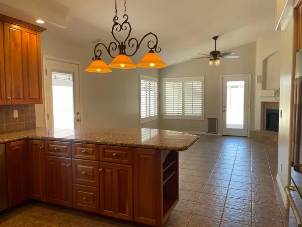 $2,700 | 21611 North 48th Place, Phoenix, AZ 85054