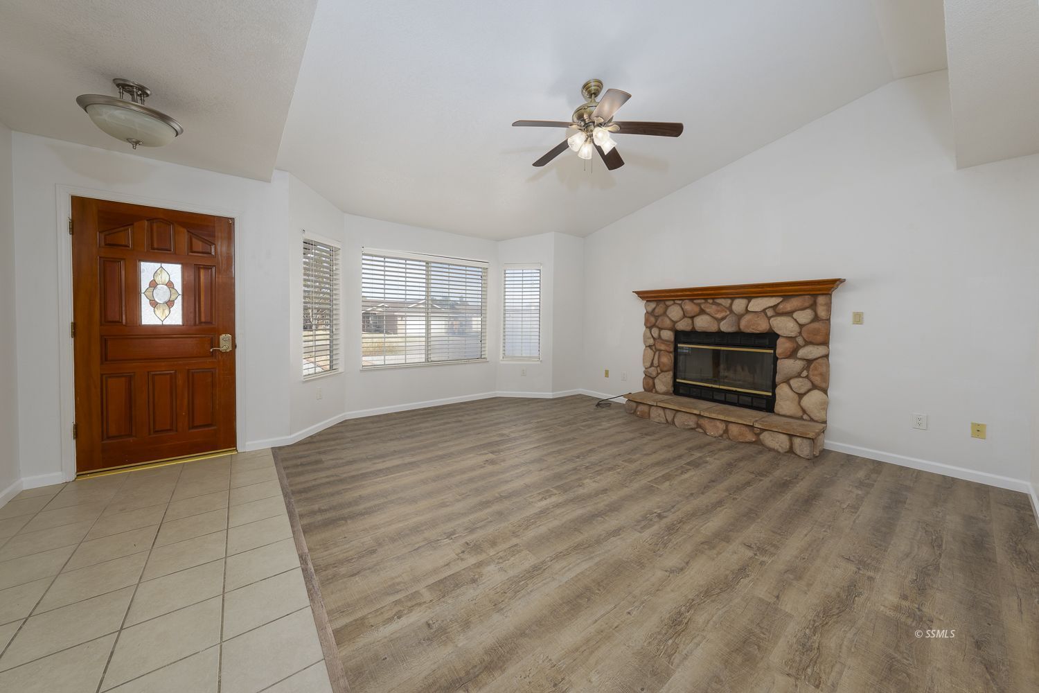 425 Dewalt Avenue Ridgecrest, CA 93555 - Photo 2 of 50