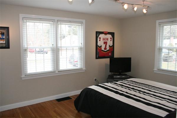 17 Trickett Road Lynnfield, MA 01940 - Photo 8 of 11 Gallery Image 8