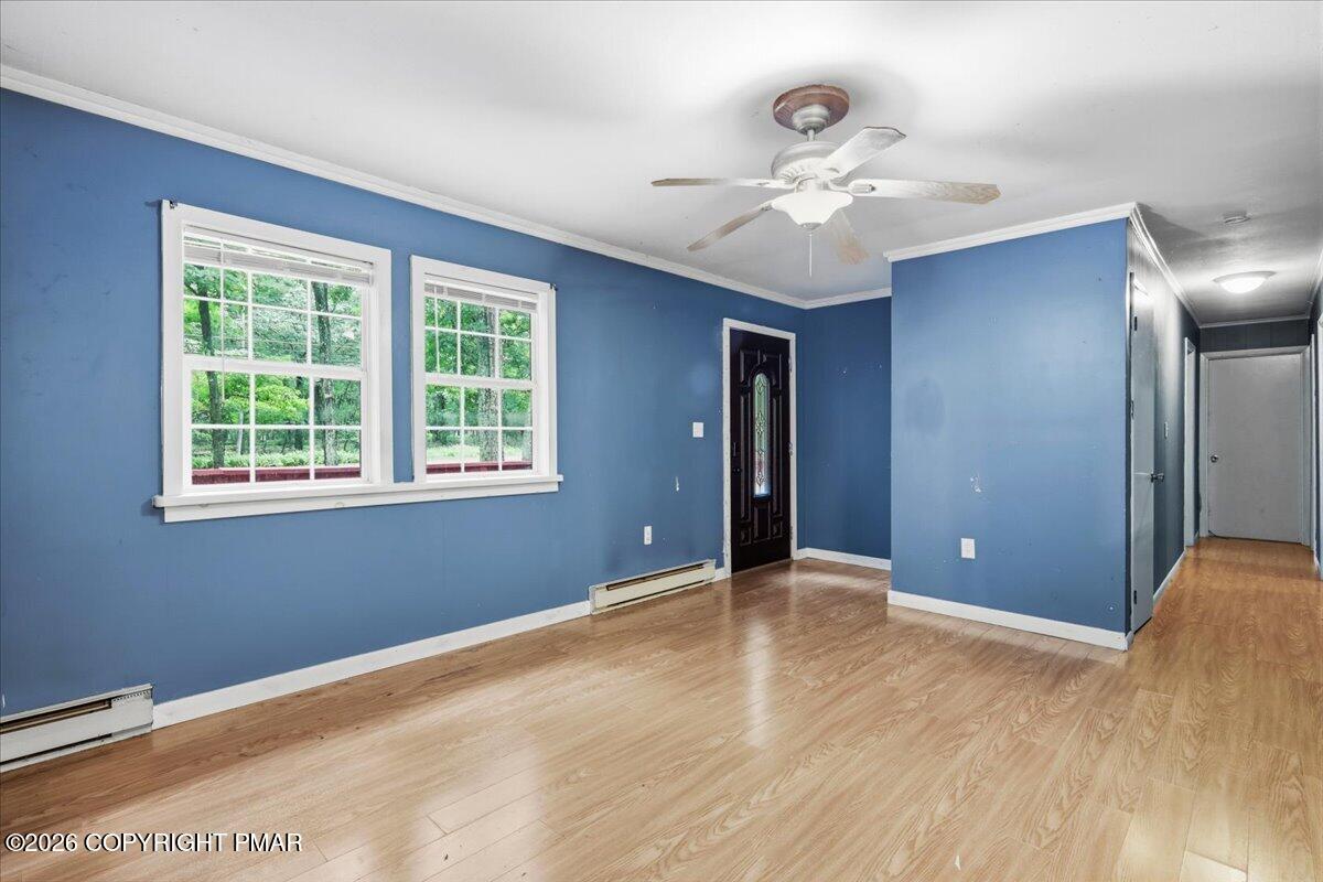 337 Oak Hill Road Hawley, PA 18428 - Photo 4 of 25 Living Room